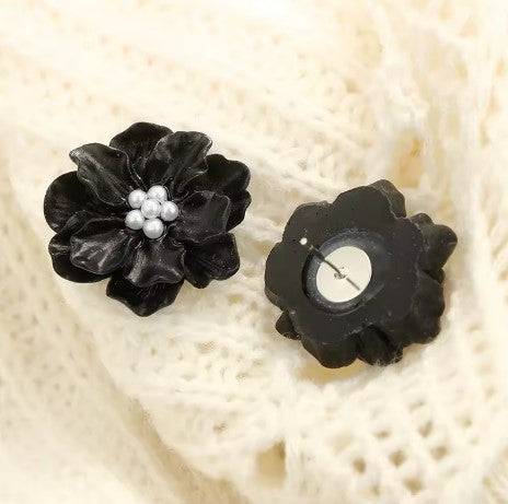 avec-la-couleur-noire-ces-boucles-vont-parfaitement-se-mariées-avec-toutes-vos-tenues-pour-toutes-os-occasions